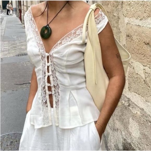 Reformation Tops - NWT • Reformation Cristina top in gossamer - size 0